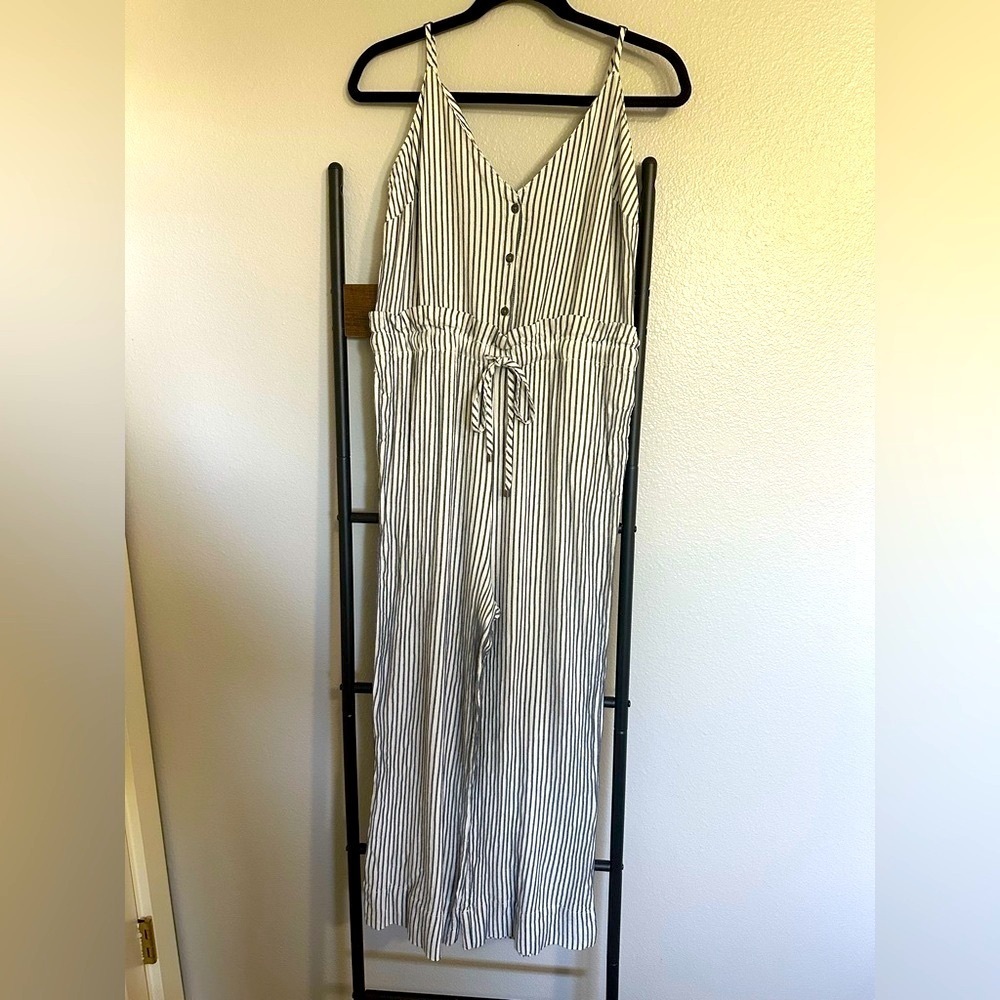 Splendid Crosshatch Linen Natural/Navy Stripes with Tie Waist Jumpsuit. Large. - Picture 8 of 14